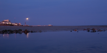 Worthing photo:  Worthing Pier Supermoon